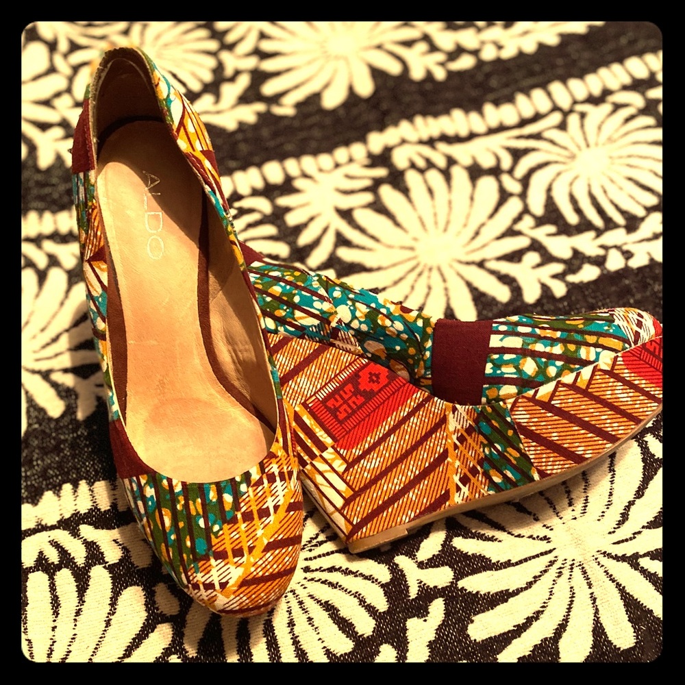 ALDO size 39 wedges.